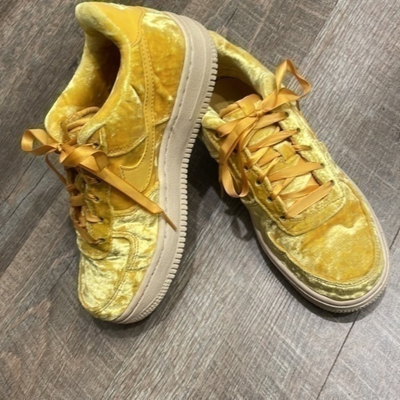 Nike Air Yellow crushed velvet Air Force 1 sneakers size kids 4.5 /women’s 6.5 - Picture 8 of 11